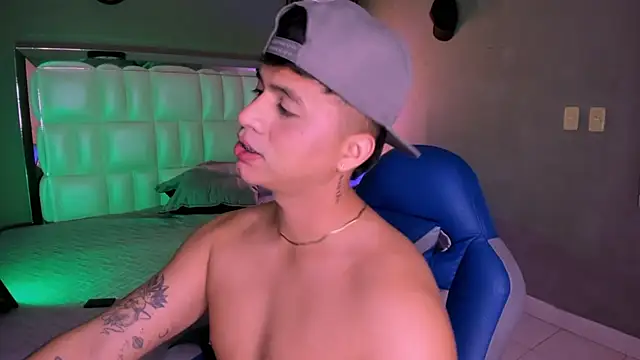 Snapshot of Niicky1_ chatting on December 2025 04:06:01 AM Niicky1 online show from December 2025 04:06:01 AM