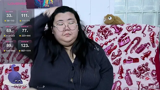 Snapshot of Nadine_asian chatting on December 2025 01:23:01 AM Nadine asian online show from December 2025 01:23:01 AM