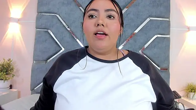 LucciaPorter online show from April 2026 03:31:01 PM