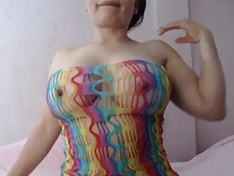 Snapshot of Janna099 chatting on December 2024 11:07:02 PM Janna099 online show from December 2024 11:07:02 PM