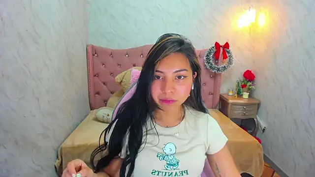 XSmaggiiee online show from December 2024 02:38:02 AM