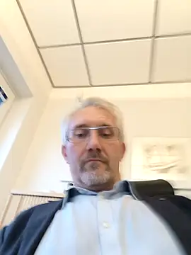 tom-swede online show from October 2025 03:16:01 PM