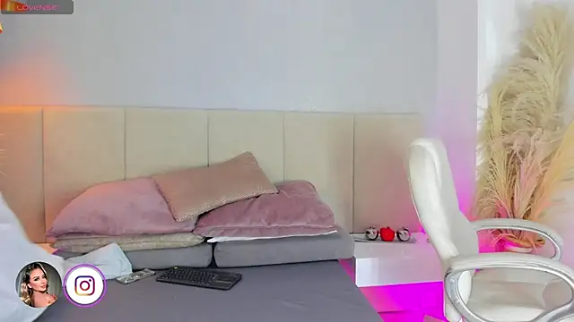 sofia pamela online show from December 2025 07:18:01 PM