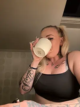 Snapshot of QueenOfFknBj chatting on December 2024 05:42:02 PM QueenOfFknBj online show from December 2024 05:42:02 PM