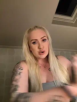 Snapshot of QueenOfFknBj chatting on February 2025 05:29:02 PM QueenOfFknBj online show from February 2025 05:29:02 PM