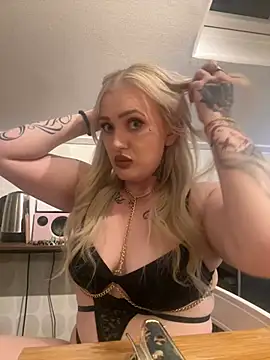 Snapshot of QueenOfFknBj chatting on March 2025 07:11:02 PM QueenOfFknBj online show from March 2025 07:11:02 PM