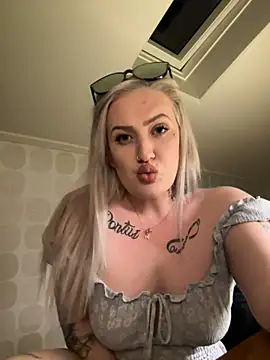 Snapshot of QueenOfFknBj chatting on March 2025 07:13:02 PM QueenOfFknBj online show from March 2025 07:13:02 PM