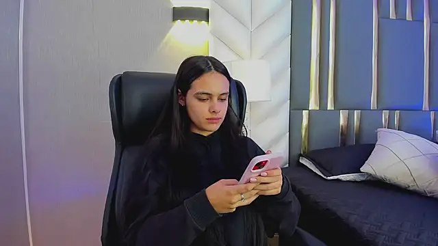 Snapshot of ChloeHarper_ chatting on June 2026 11:51:02 AM ChloeHarper online show from June 2026 11:51:02 AM