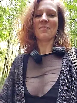 Snapshot of Exhibitionsplit chatting on October 2025 10:38:02 AM Exhibitionsplit online show from October 2025 10:38:02 AM