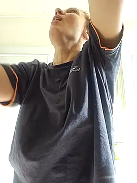 Snapshot of Exhibitionsplit chatting on November 2025 11:38:02 AM Exhibitionsplit online show from November 2025 11:38:02 AM