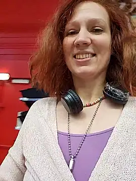 Snapshot of Exhibitionsplit chatting on November 2025 11:43:02 AM Exhibitionsplit online show from November 2025 11:43:02 AM