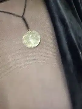 Snapshot of Exhibitionsplit chatting on November 2025 12:37:02 PM Exhibitionsplit online show from November 2025 12:37:02 PM