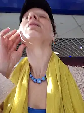 Snapshot of Exhibitionsplit chatting on November 2025 01:13:01 PM Exhibitionsplit online show from November 2025 01:13:01 PM