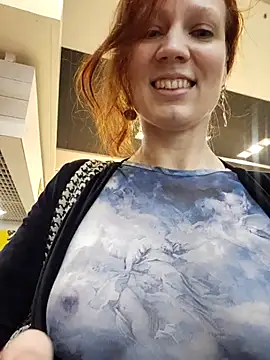 Snapshot of Exhibitionsplit chatting on December 2025 12:58:02 PM Exhibitionsplit online show from December 2025 12:58:02 PM