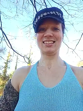 Snapshot of Exhibitionsplit chatting on December 2025 01:49:02 PM Exhibitionsplit online show from December 2025 01:49:02 PM