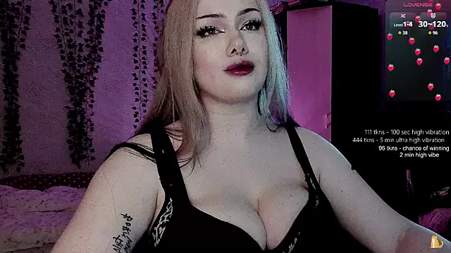 Snapshot of strawberry_elfcat chatting on June 2026 09:25:02 AM strawberry elfcat online show from June 2026 09:25:02 AM