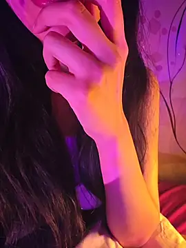 aloneathome online show from December 2025 06:04:01 PM