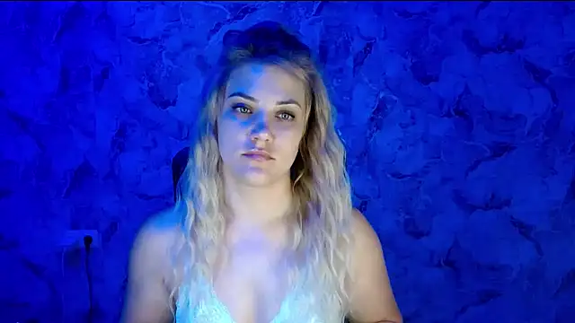 Snapshot of nika_gold1 chatting on June 2026 05:25:01 PM nika gold1 online show from June 2026 05:25:01 PM
