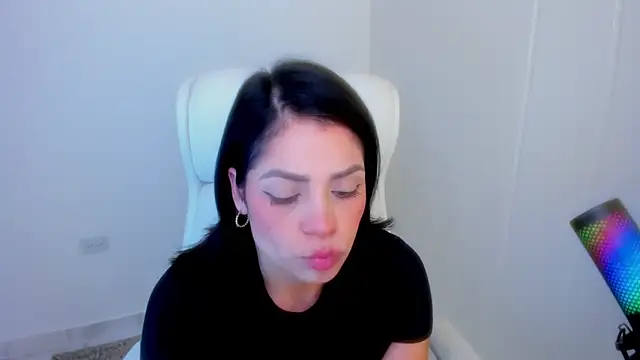 dominique21  online show from April 2026 06:11:02 AM