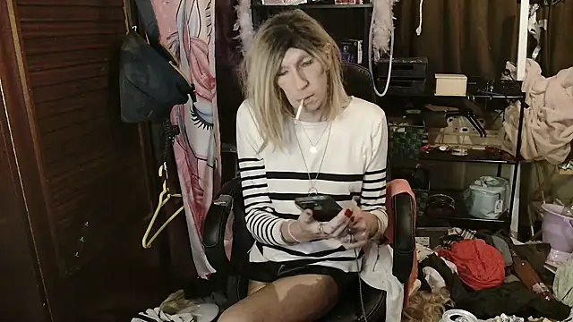 Ombeline1 online show from November 2025 09:52:02 PM