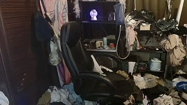 Ombeline1 online show from December 2025 06:57:02 PM