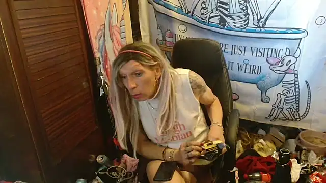 Ombeline1 online show from April 2026 01:41:01 PM