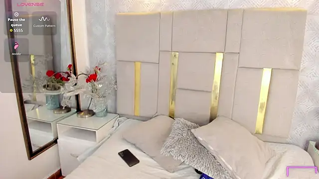 Camilaa Sanchez  online show from October 2025 12:12:02 PM