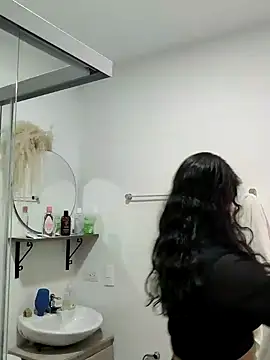 Lia Hurley online show from December 2024 05:14:02 PM