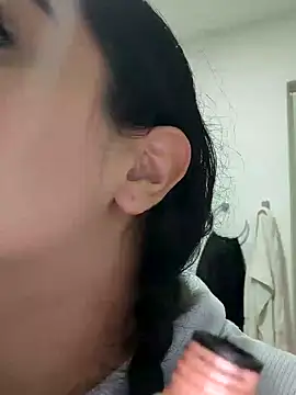 Lia Hurley online show from February 2025 02:35:02 PM