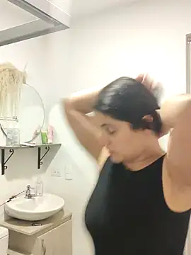 Lia Hurley online show from February 2025 01:03:01 PM