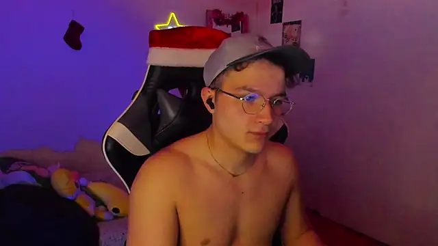 Snapshot of AustinSummerr chatting on December 2024 12:33:01 PM AustinSummerr online show from December 2024 12:33:01 PM