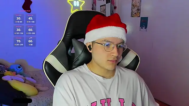 Snapshot of AustinSummerr chatting on December 2024 01:45:02 PM AustinSummerr online show from December 2024 01:45:02 PM