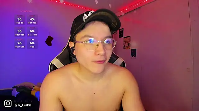 Snapshot of AustinSummerr chatting on December 2024 04:04:01 PM AustinSummerr online show from December 2024 04:04:01 PM