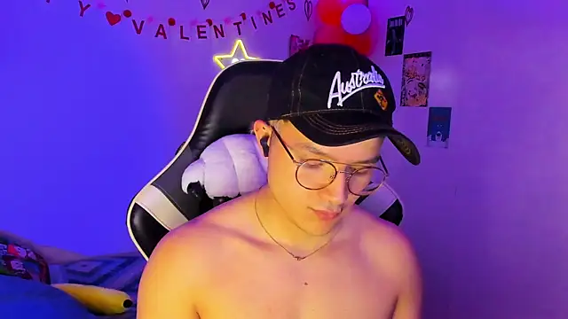 Snapshot of AustinSummerr chatting on February 2025 04:33:01 PM AustinSummerr online show from February 2025 04:33:01 PM