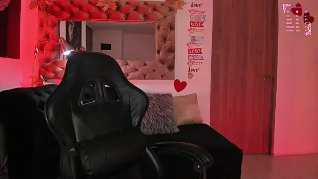 AmelyaMann online show from February 2026 01:43:01 PM