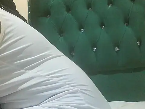 Snapshot of Sexy_Riri chatting on November 2025 07:57:01 PM Sexy Riri online show from November 2025 07:57:01 PM