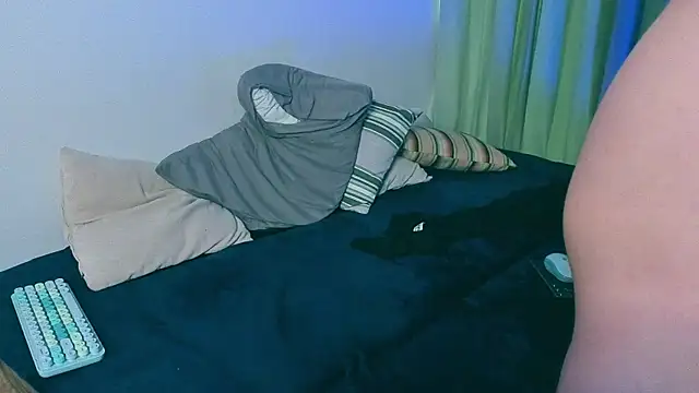 Snapshot of Samuel_Andrew chatting on January 2025 05:01:01 AM Samuel Andrew online show from January 2025 05:01:01 AM