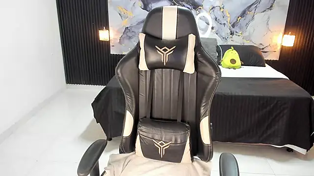 Ivy 16 online show from November 2025 12:05:02 PM