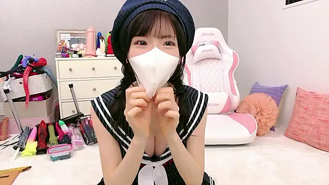 Snapshot of -minami- chatting on May 2026 12:13:02 PM -minami- online show from May 2026 12:13:02 PM