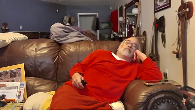 Snapshot of PincheDave4u chatting on December 2024 09:51:01 PM PincheDave4u online show from December 2024 09:51:01 PM