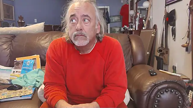 Snapshot of PincheDave4u chatting on January 2025 06:35:01 PM PincheDave4u online show from January 2025 06:35:01 PM