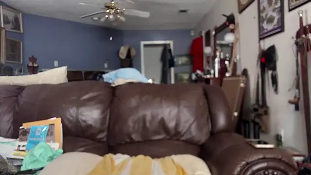 Snapshot of PincheDave4u chatting on January 2025 07:28:01 PM PincheDave4u online show from January 2025 07:28:01 PM