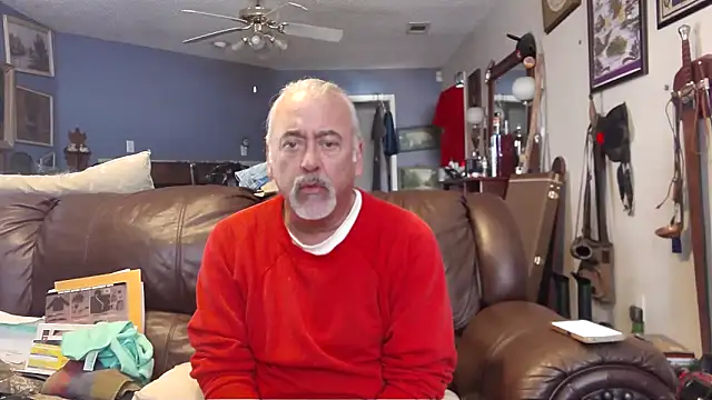 Snapshot of PincheDave4u chatting on January 2025 07:34:02 PM PincheDave4u online show from January 2025 07:34:02 PM