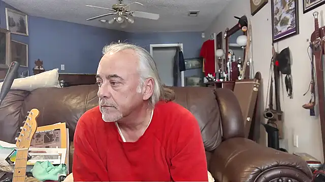 Snapshot of PincheDave4u chatting on January 2025 08:26:02 PM PincheDave4u online show from January 2025 08:26:02 PM