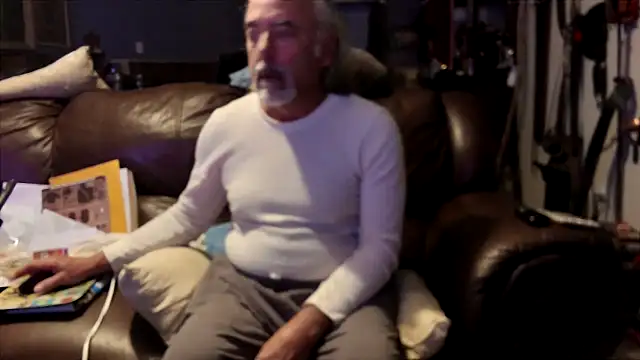 Snapshot of PincheDave4u chatting on February 2025 12:35:02 PM PincheDave4u online show from February 2025 12:35:02 PM