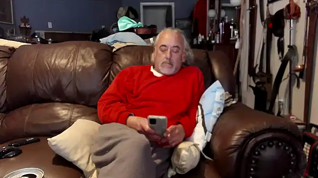 Snapshot of PincheDave4u chatting on February 2025 07:30:02 PM PincheDave4u online show from February 2025 07:30:02 PM