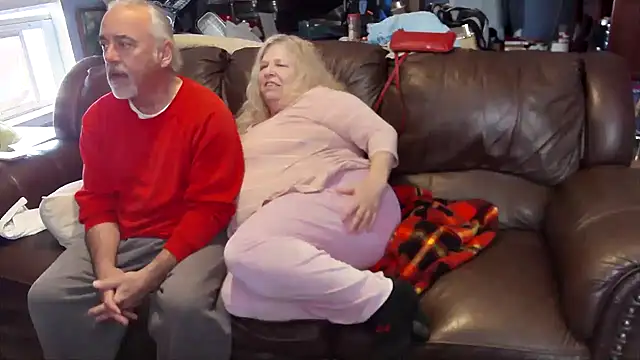 Snapshot of PincheDave4u chatting on February 2025 07:17:02 PM PincheDave4u online show from February 2025 07:17:02 PM