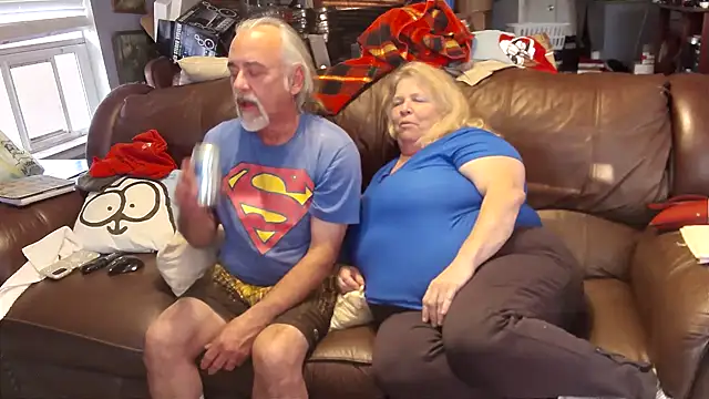 Snapshot of PincheDave4u chatting on February 2025 11:48:01 PM PincheDave4u online show from February 2025 11:48:01 PM