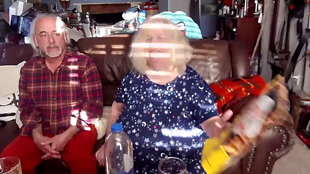 Snapshot of PincheDave4u chatting on March 2025 11:38:01 PM PincheDave4u online show from March 2025 11:38:01 PM