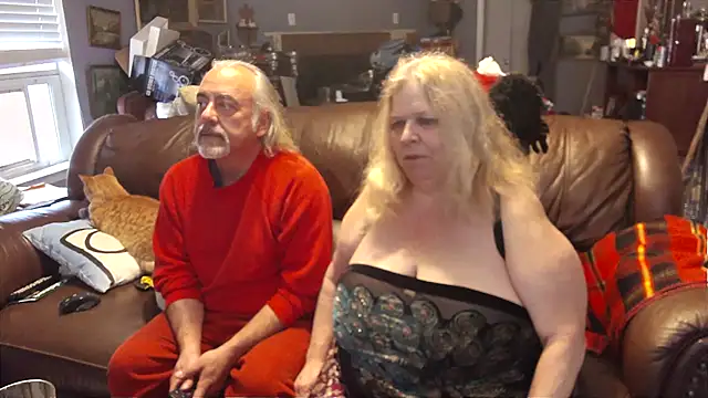 Snapshot of PincheDave4u chatting on March 2025 03:27:02 PM PincheDave4u online show from March 2025 03:27:02 PM